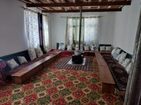 White Rose Homestay Kaza